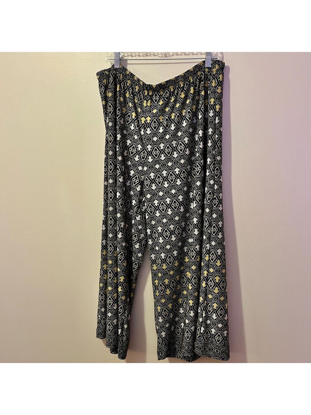 Live and Let Live 1X Boho Wide Leg Cropped Pants Geometric Print Pull On Palazzo